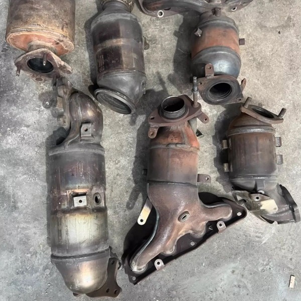 全车系原装二手拆车三元催化器保真包使用 任何质量问题包退换