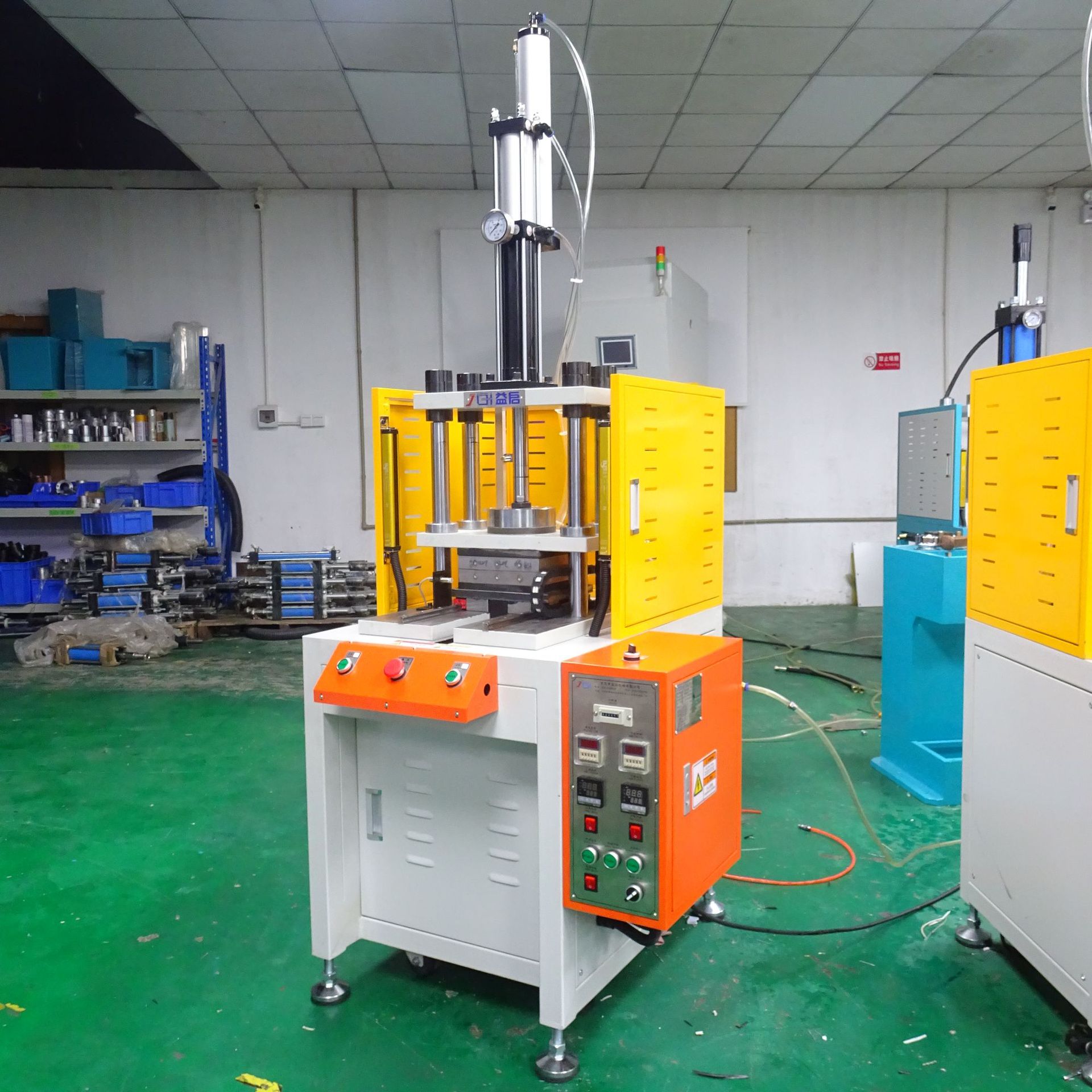 厂家直供四柱滑台式气液增压热压机 上下加热小型气动四柱热压机