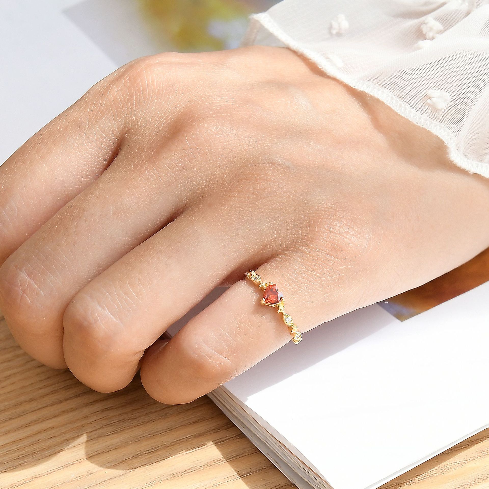 s925纯银镀14k黄金白金女戒指尾戒爱心红宝石日系风格优雅小清新