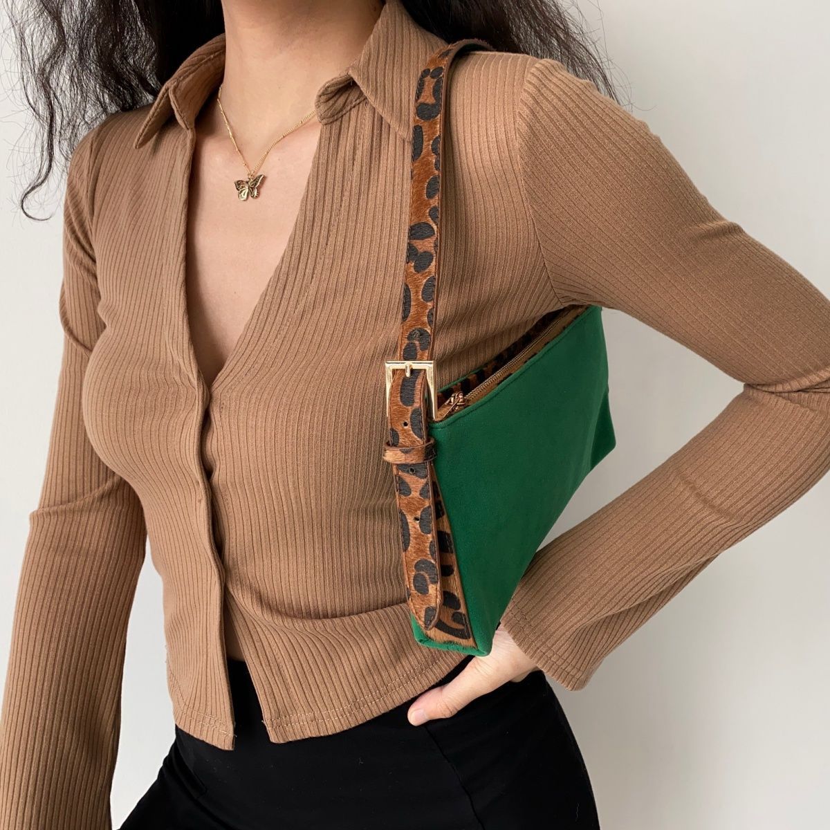 春季新款袖口开叉性感又纯又欲螺纹长袖t恤女短款修身显瘦上衣ins