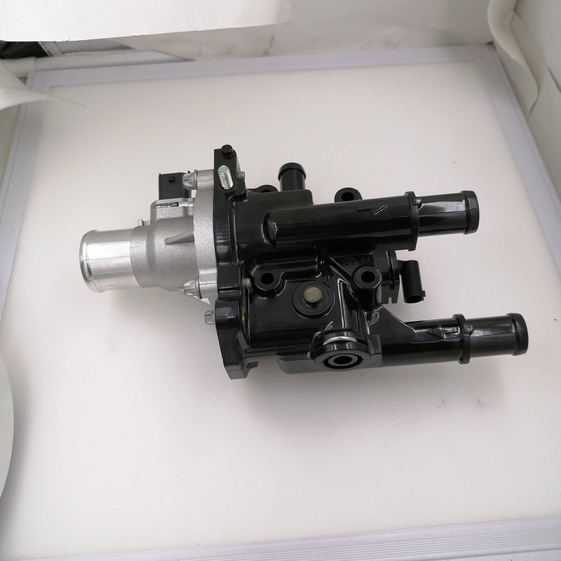 适用于雪佛兰科鲁兹节温器总成带传感器25192228
