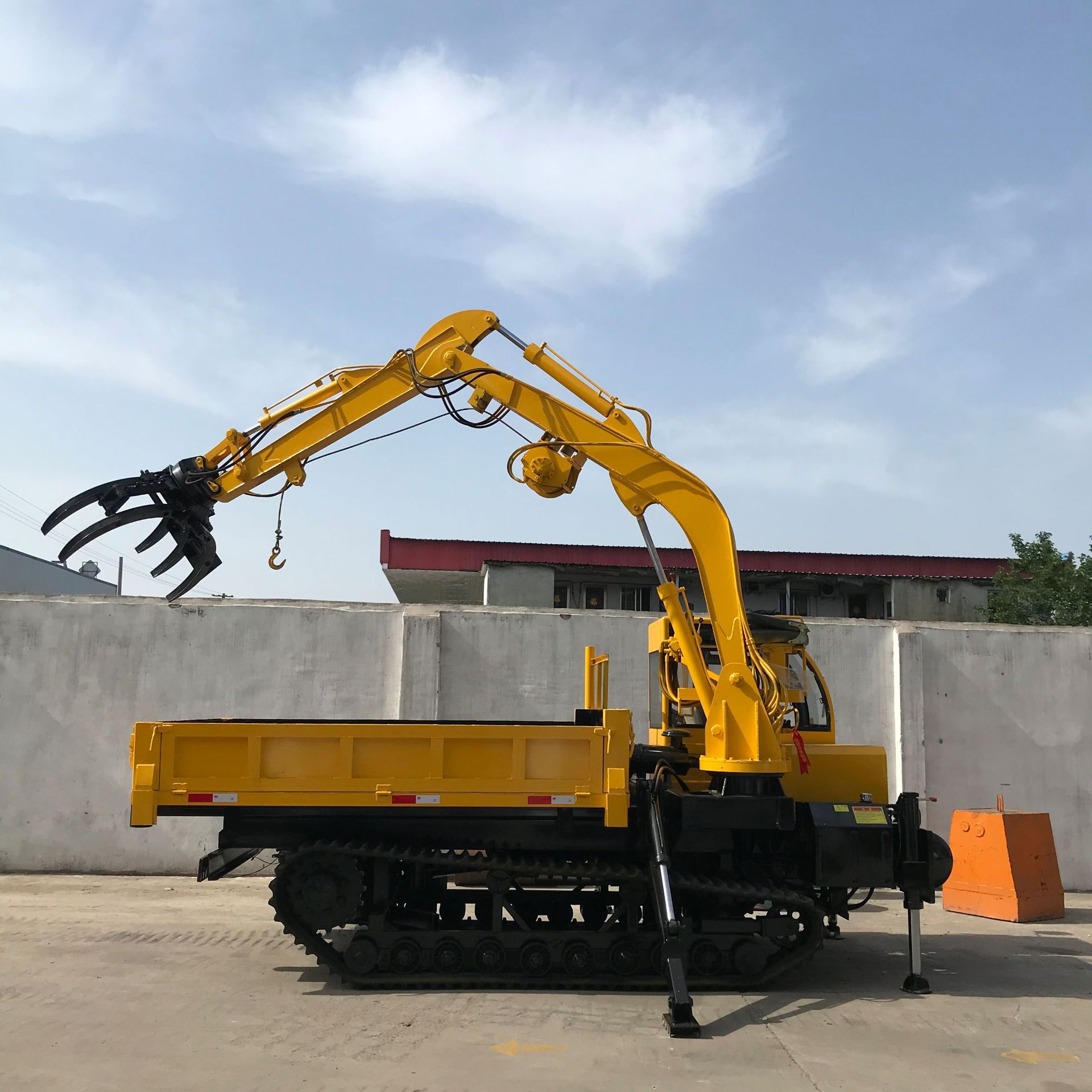 农用履带四不像抓木机 履带抓挖一体 履带运输车随车挖抓木机