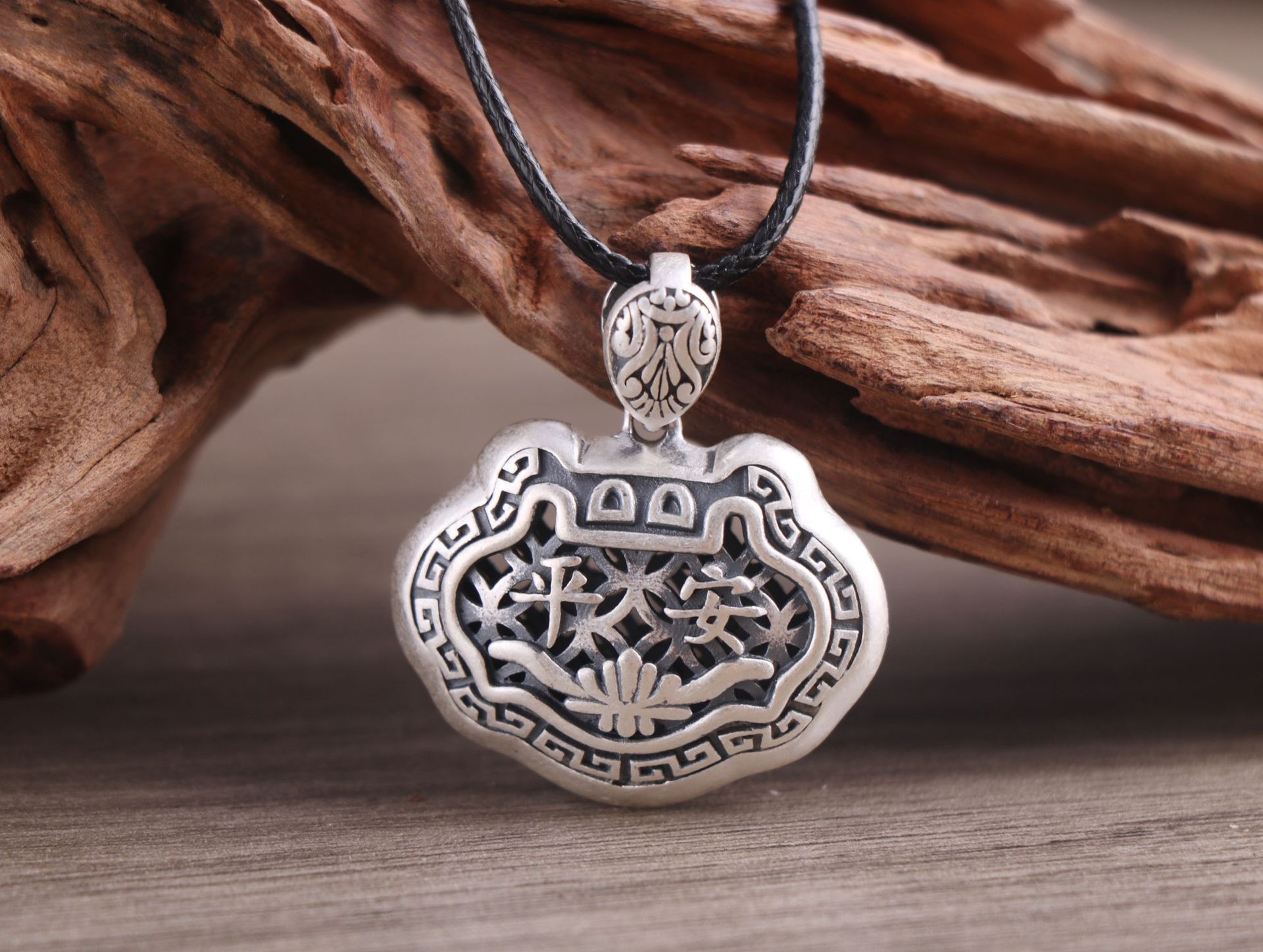 999足银仿古系列吊坠 平安富贵字样银挂件镂空做旧锁包民族风文艺