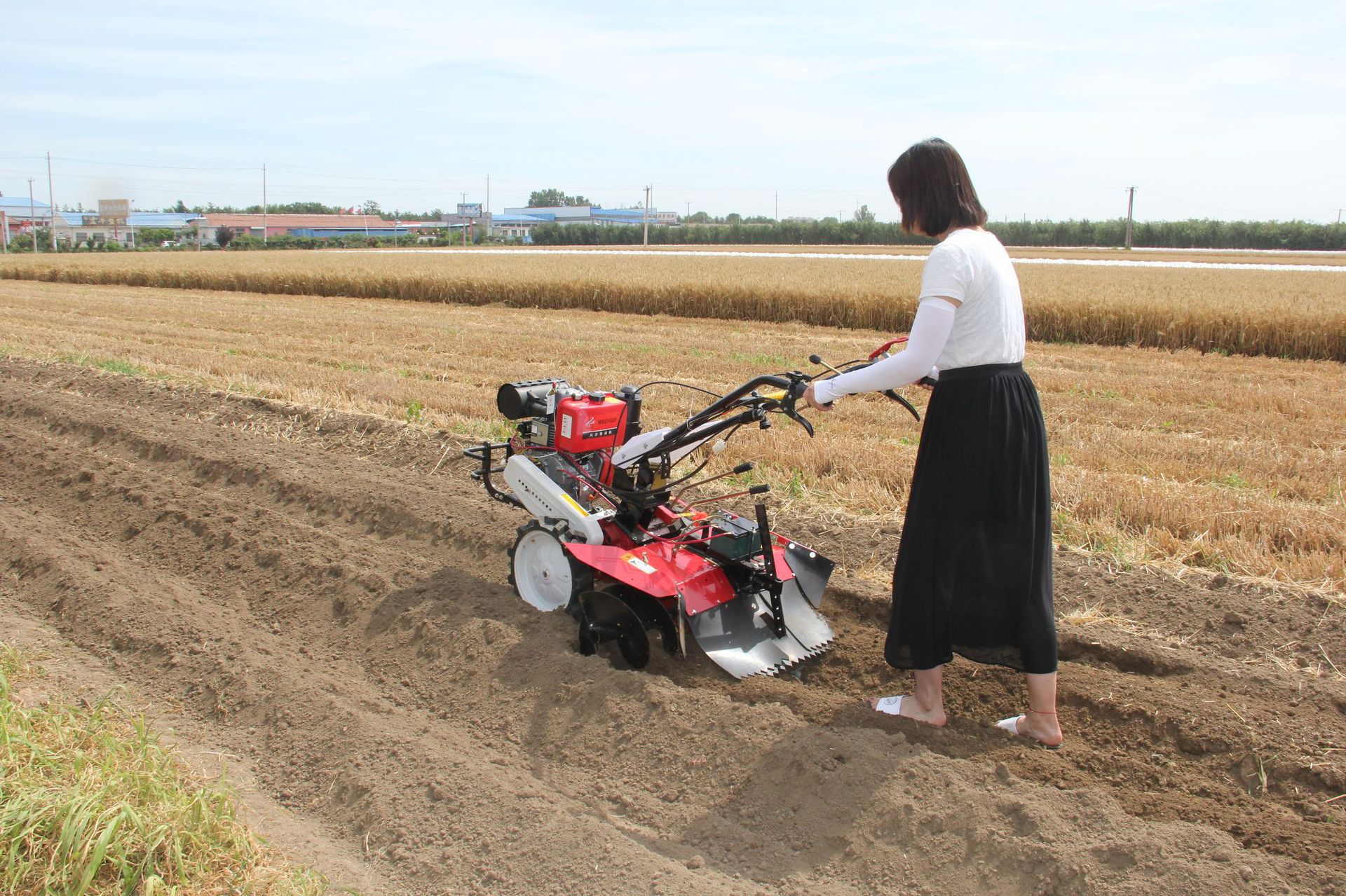 商用自走式新型农用小型微耕机水旱两用水田打田机柴油四驱旋耕机