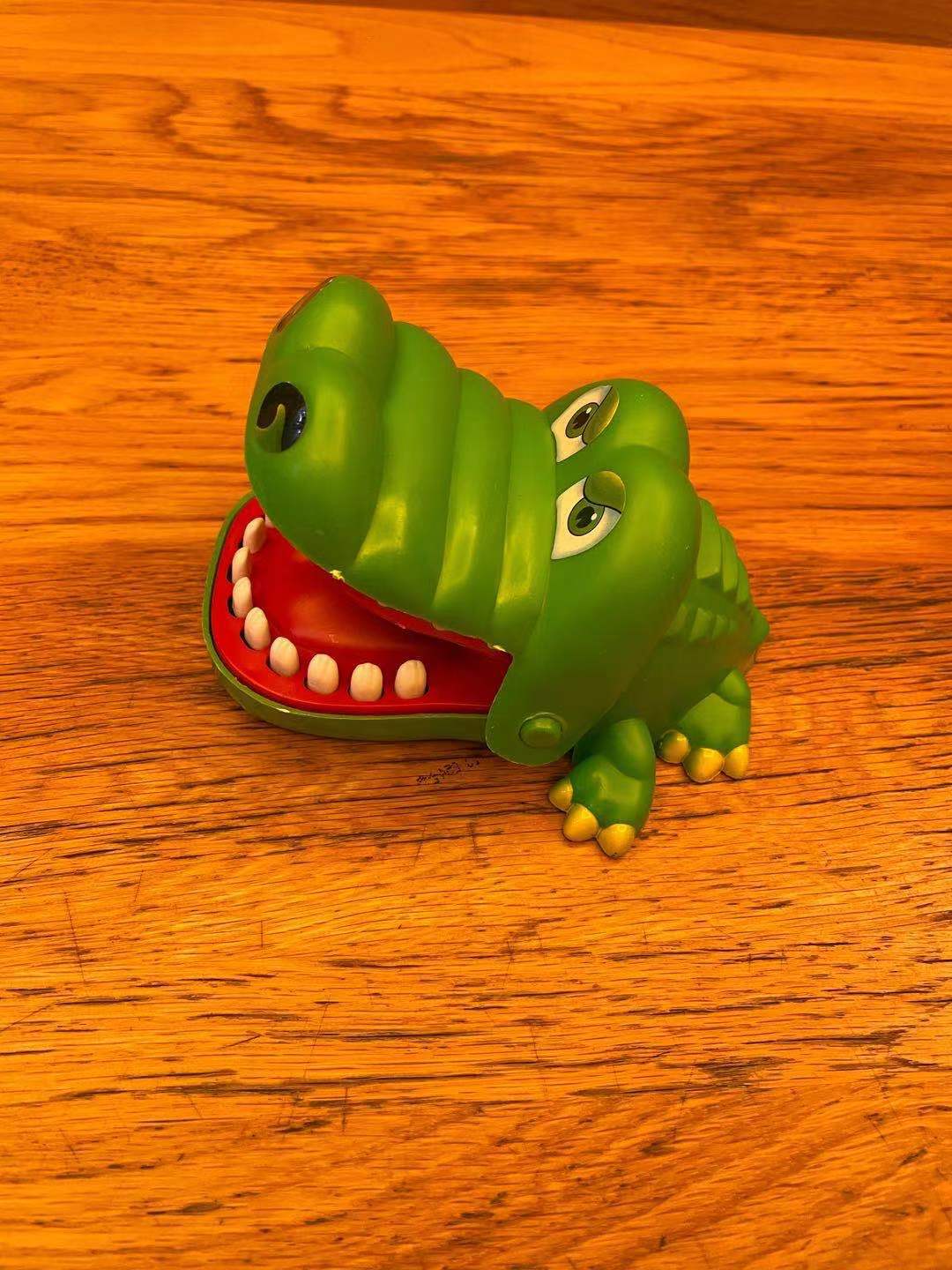 抖音同款咬手指鳄鱼玩具儿童亲子整蛊咬手玩具按牙齿玩具牙科礼品