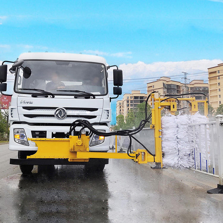 道路两侧围挡清洗机 公路护栏清洗机 滚刷式护栏清洗设备