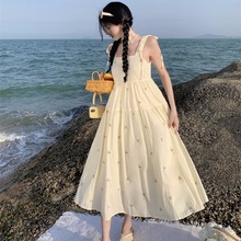 新款刺绣连衣裙海边度假吊带裙小个子甜美小清新中长裙夏季