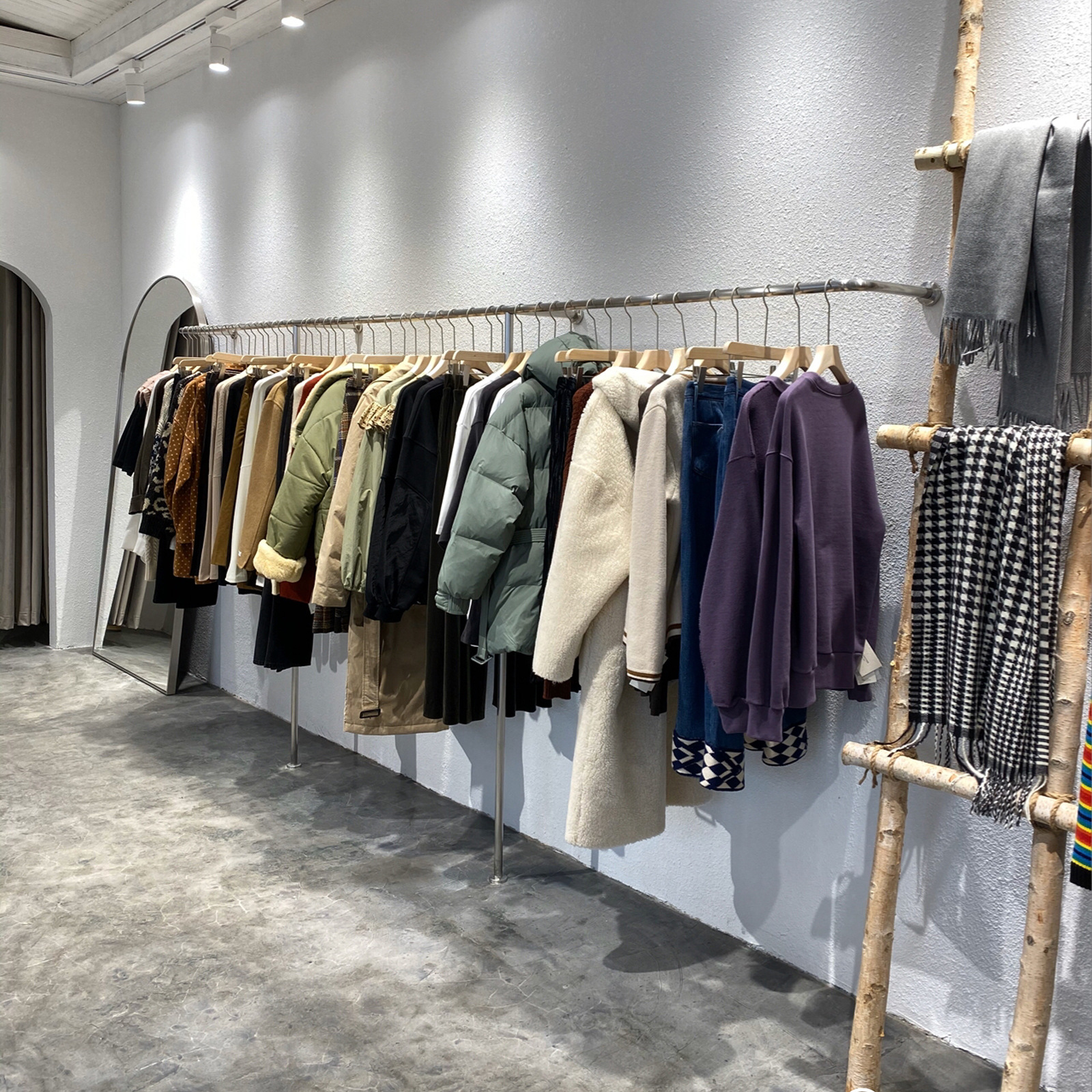 不锈钢服装店展示架上墙落地挂衣架拉丝银女装货架专业服装陈列架