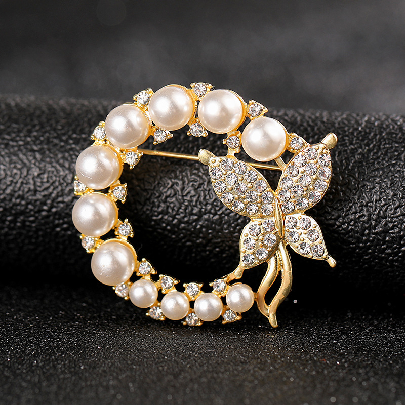 Clothing High-End Pearl Brooch Suit Fashion Clothing Female Corsage Rhinestone Personality Scarf Buckle Butterfly Pin Wholesale