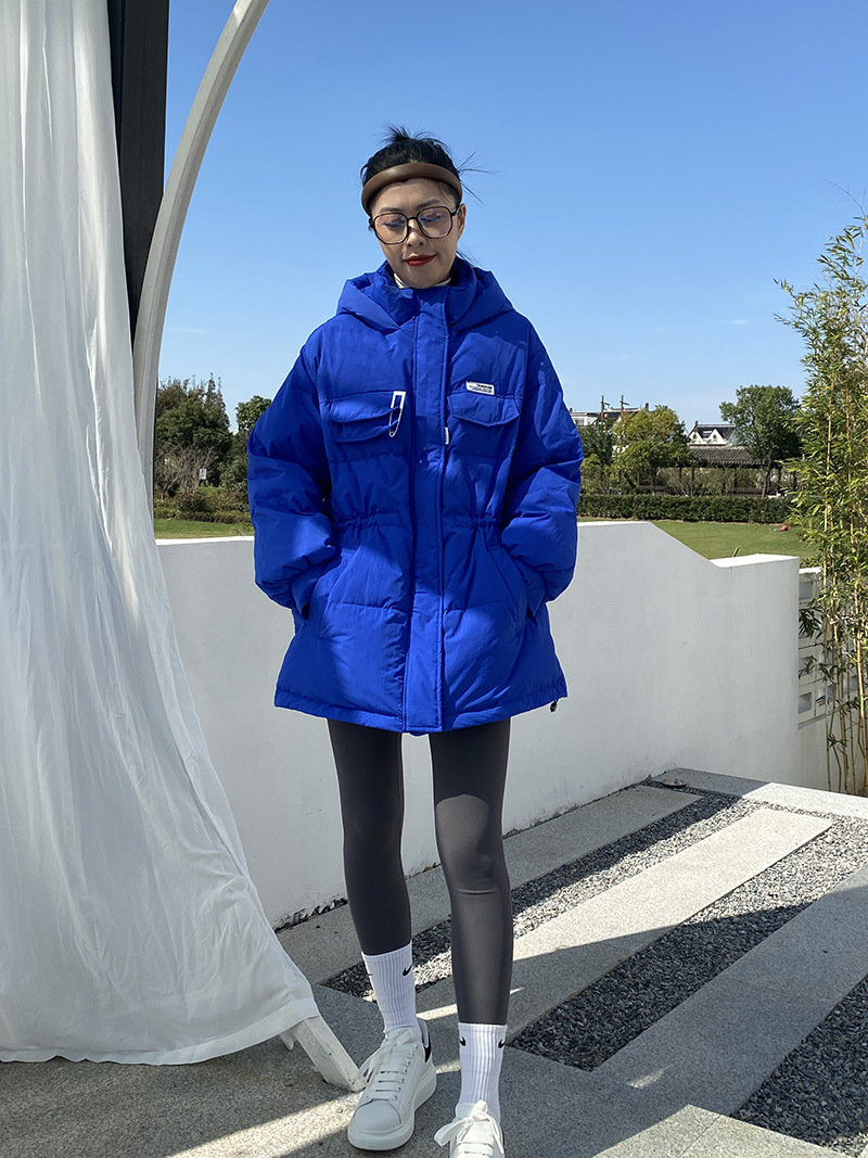 克莱因蓝羽绒服女2022年冬季新款韩版收腰抽绳宽松加厚贴标大别针