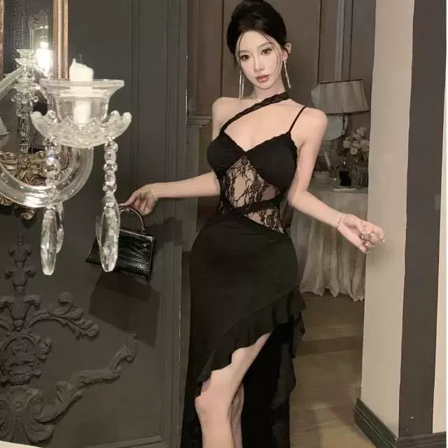 纯欲黑色蕾丝挂脖吊带连衣裙子女夏季新款性感包臀不规则长裙礼服