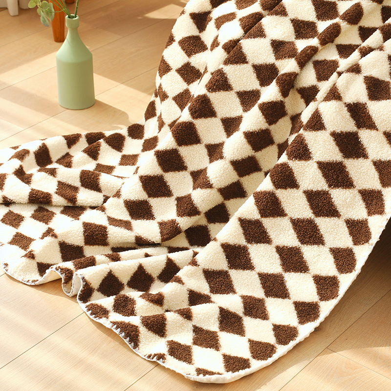 跨境新款颗粒羊绒双面复合毛毯贝形锁边菱形格四季通用沙发毯子