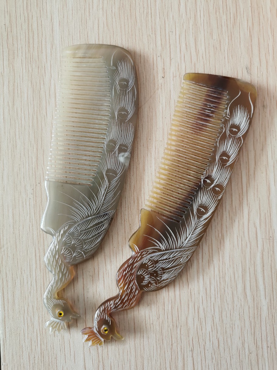 牛角梳非卅毛牛角凤梳十八九长可定制各种刮痧板牛角梳牛角制品