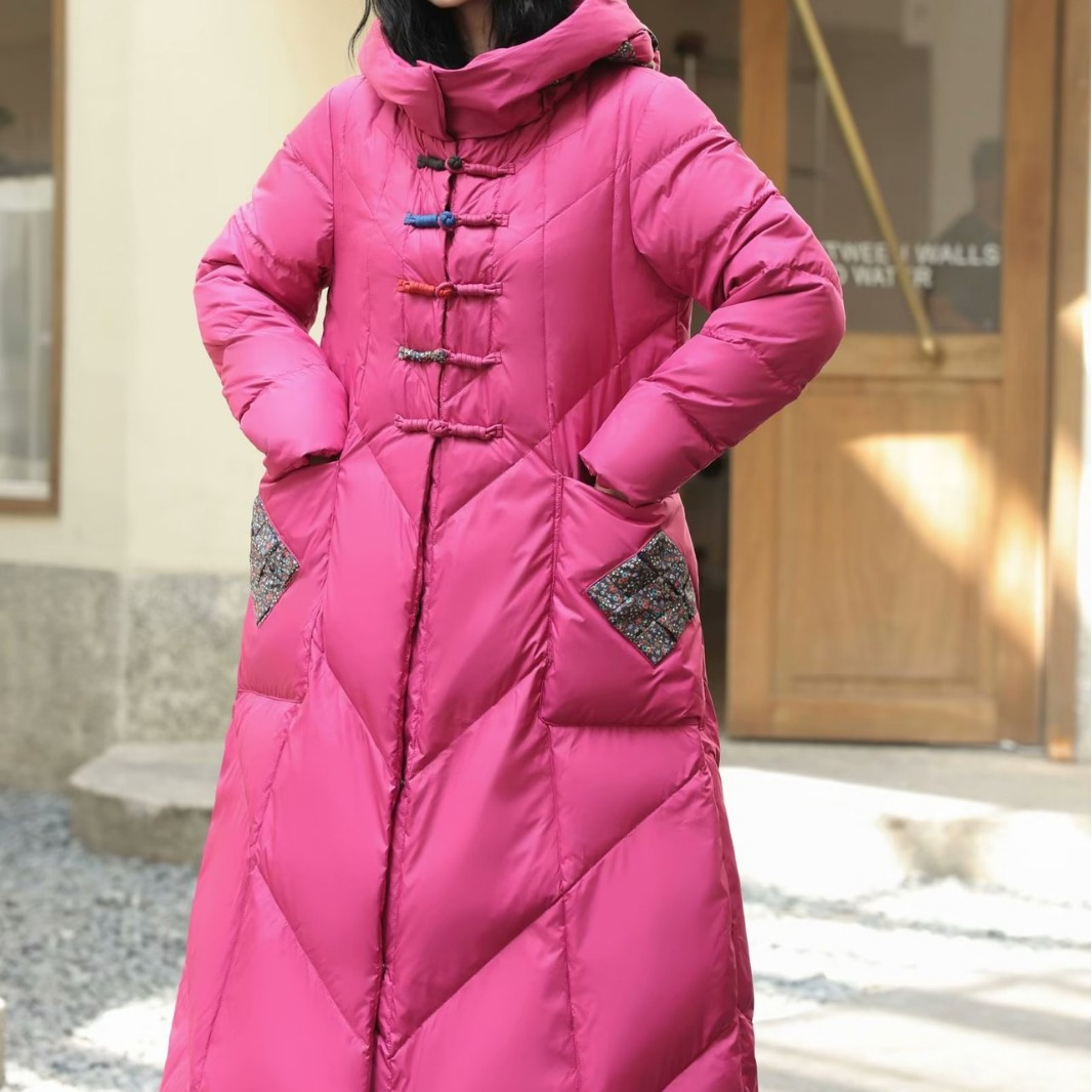 2023冬季款民族风复古长款羽绒服女 文艺盘扣连帽白鸭绒宽松外套