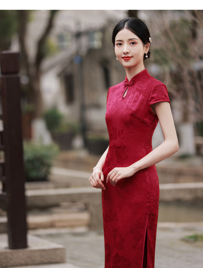 日常复古春夏新款旗袍中长水滴领红色提花喜婆婆大码妈妈装修身