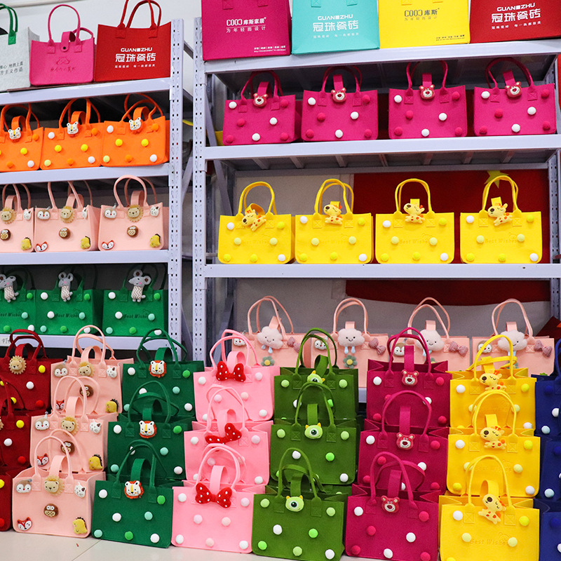 xiaohongshu hot sale felt gift cartoon gift diy shopping bag live wholesale felt handbag manufacturer