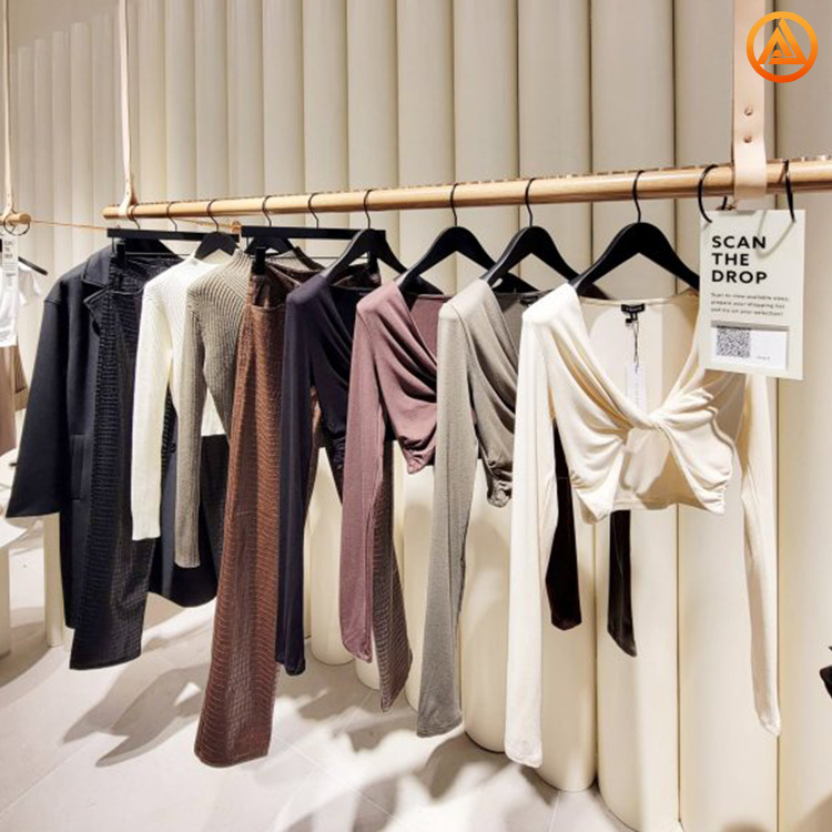 设计品牌女装上墙展示架悬挂衣服陈列架木质挂衣服的网红中岛货架