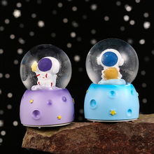 宇航员45号迷你水晶球带灯办公桌面小摆件儿童生日礼物厂家批发