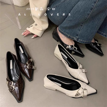 设计感小众单鞋女鞋2024年春季韩版复古金属扣尖头浅口粗跟通勤鞋