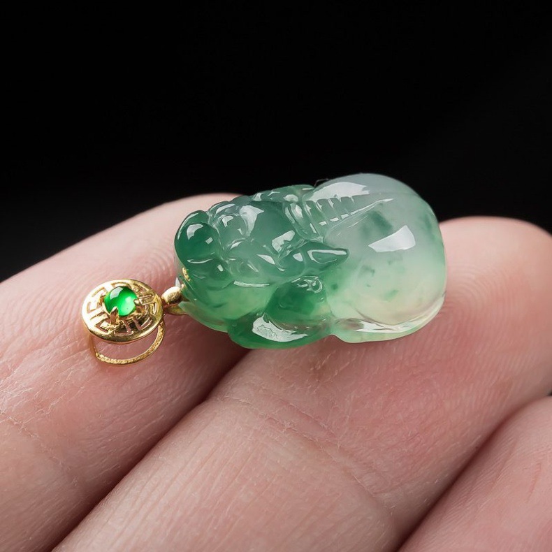 天然a货18k金镶嵌冰种飘绿守财貔貅招财貔貅吊坠-阿里巴巴