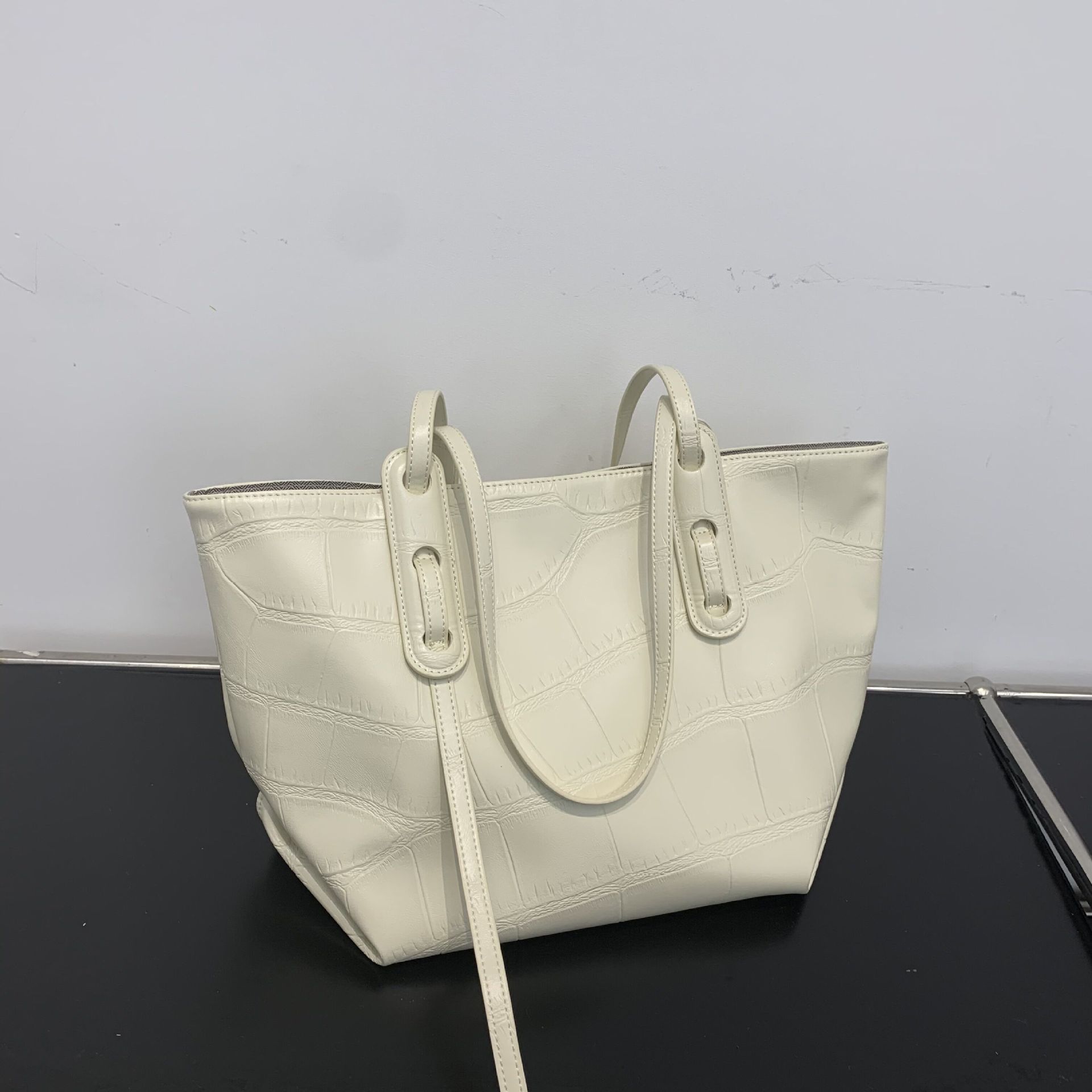 网红同款软皮白色手提托特包中包女夏2021新款潮单肩子母包大容量