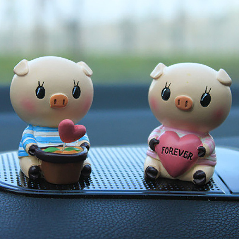 love猪 小猪家用摆件 爱心猪 q版树脂可爱卡通汽车装饰品批发大猪