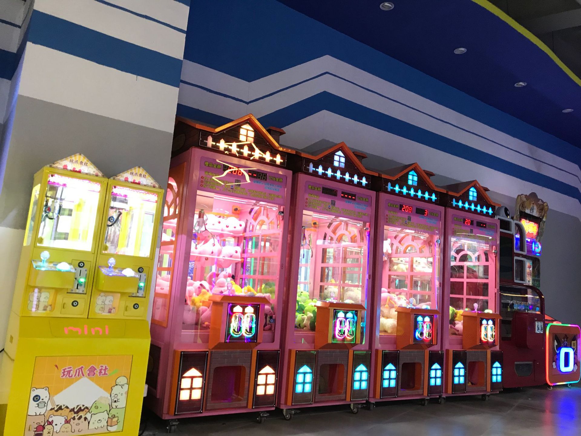 网红抓娃娃机大型商用豪华扫投币游戏机迷你精品夹公仔机欢乐抓烟