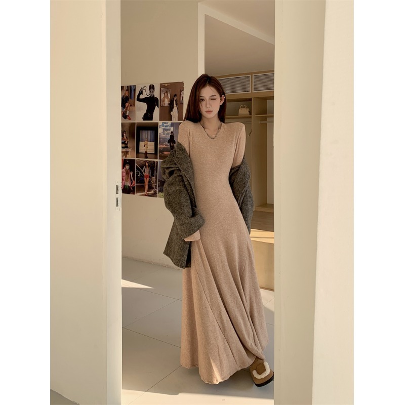 慵懒风加厚洋装女2023秋冬新款收腰气质显瘦长裙长袖卡其色裙子