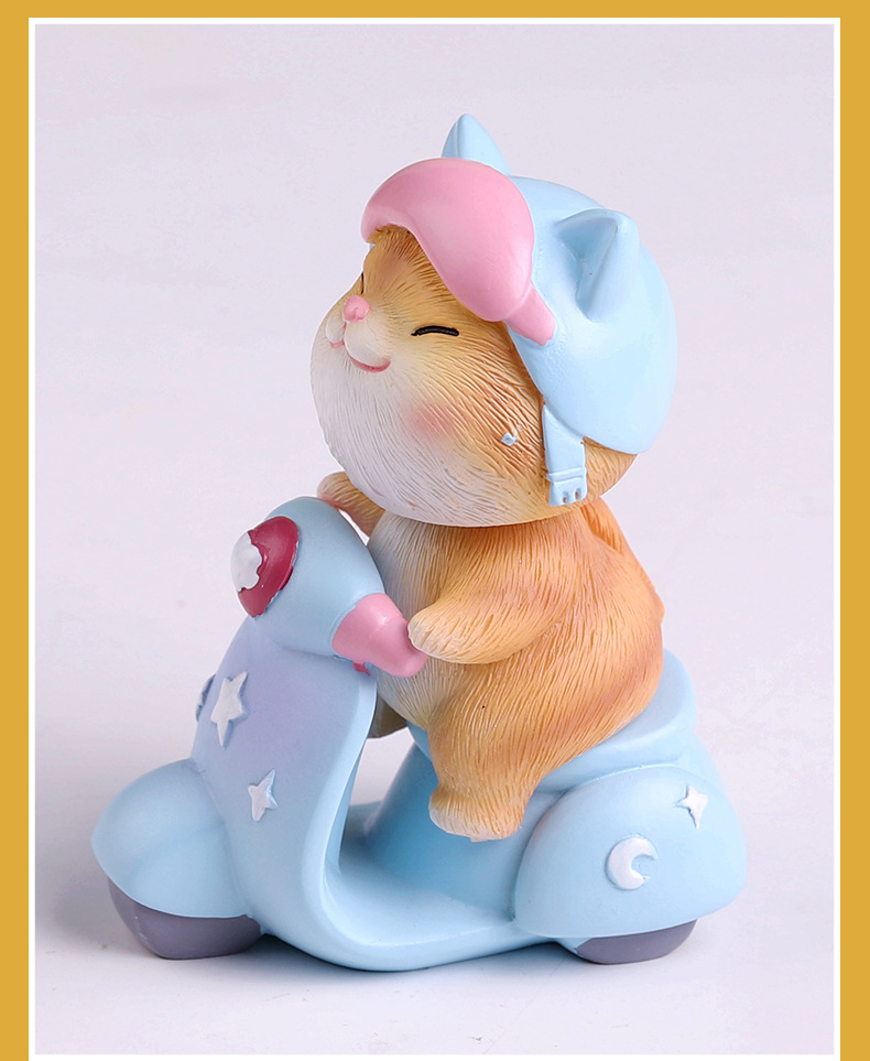 摩托车手办小狗桌面公仔摆件小猪汽车载内装饰小动物毕业礼物男生