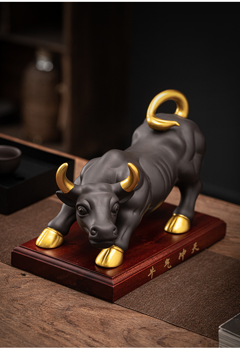 牛气冲天紫砂家居办公室摆件红木底座招财镇宅金牛纳福装饰品吉祥