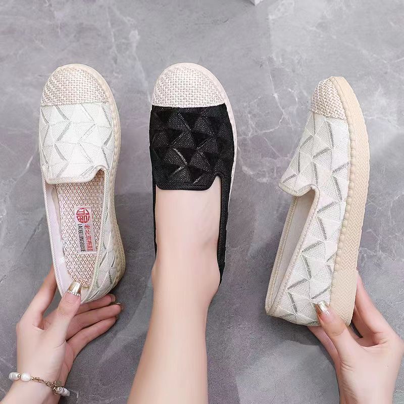 2024 summer new old beijing cloth shoes women‘s shoes slip-on mother shoes soft bottom non-slip casual women‘s shoes