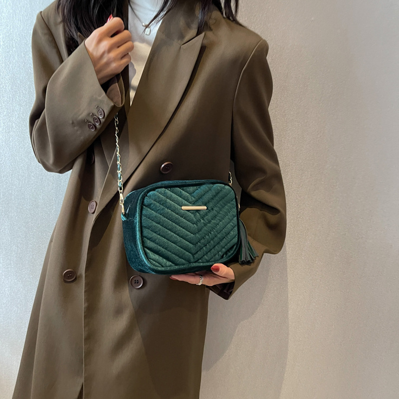Bag Plush Women's Bag 2022 Winter Popular New Fashion Tassel Small Square Bag Simple Chain Shoulder Messenger Bag