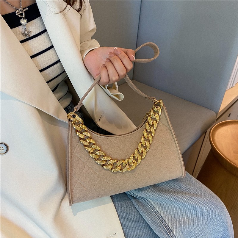 Textured Fashionable Chain One Shoulder Bag Women's New Trendy Retro Love Tote Bag Western Style All-Matching Messenger Bag