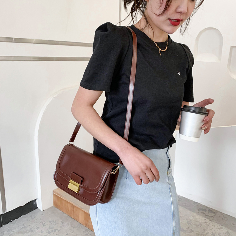 2021 New Trendy Fashion Trending Messenger Bag Western Style Semicircle Small Square Bag Hong Kong Style European and American Style Retro Bags Women