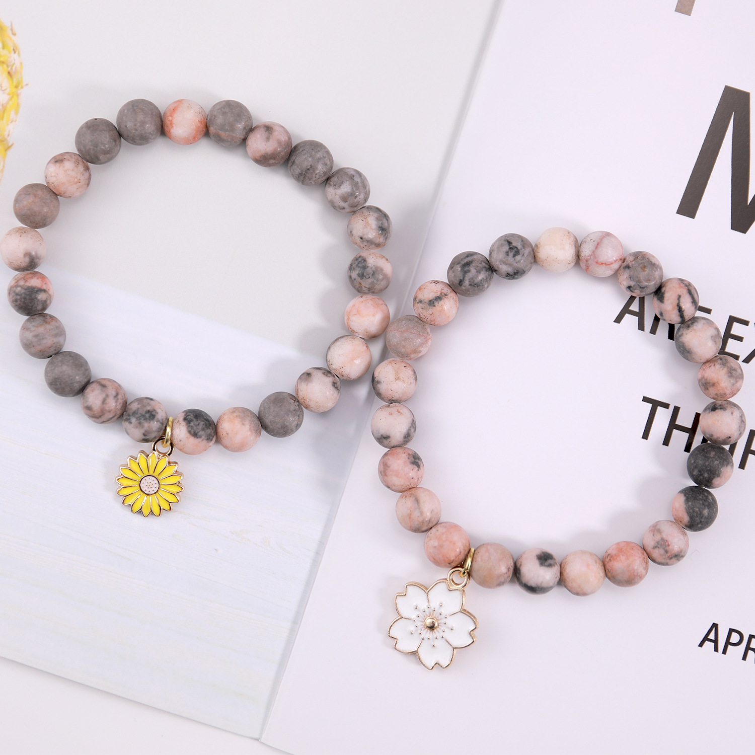 跨境热卖粉斑马石手链小雏菊樱花吊坠手链天然石情侣套装时尚通用