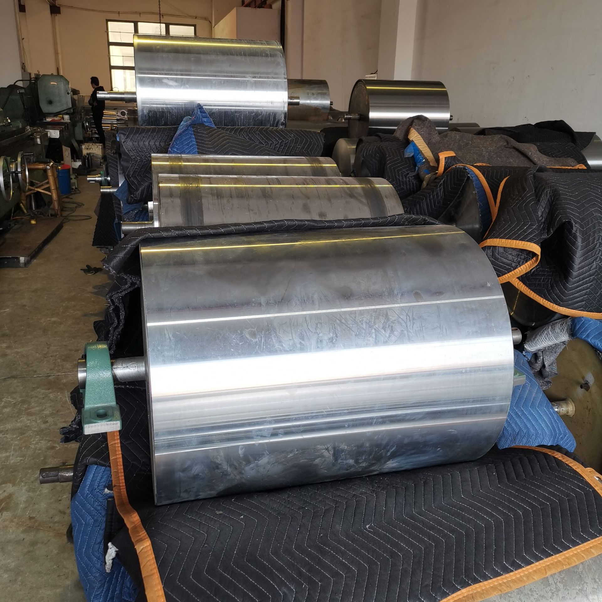 厂家生产覆膜机开槽机各类辊筒原料铁质各种硬度任意定制性能好