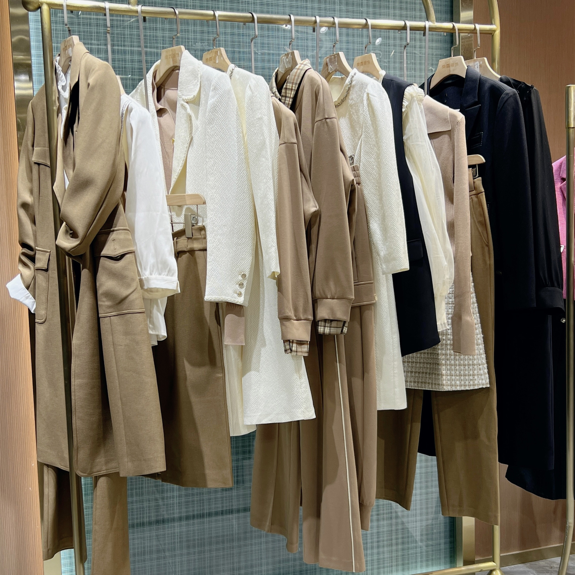 撤柜春秋品牌女装尾款清货衣服折扣女装批货实体直播一手货源走份