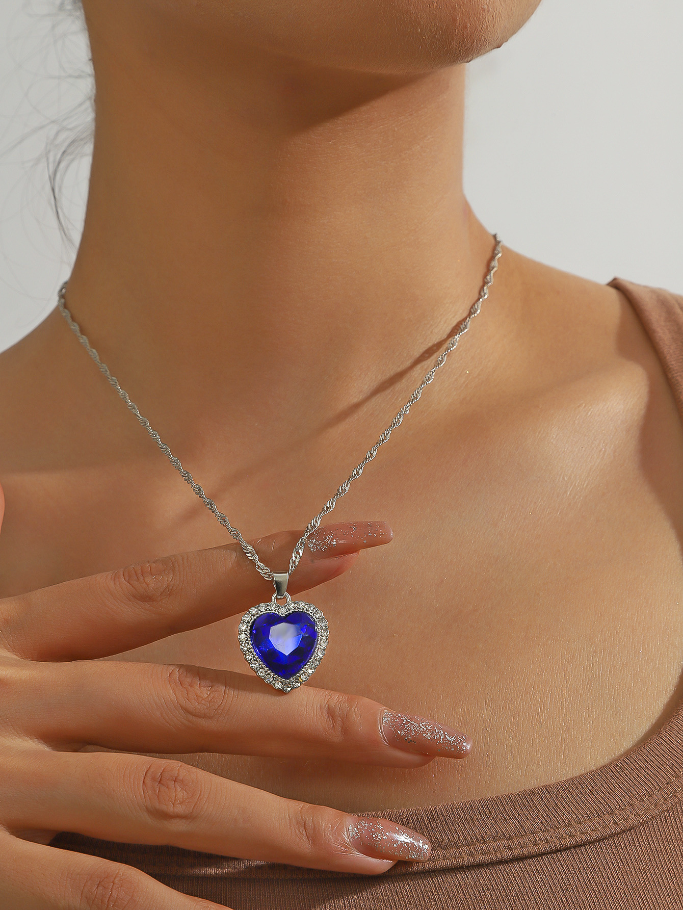 新款欧美超闪奢华复古蓝宝石项链锁骨链女蓝色水晶锆石心形吊坠潮