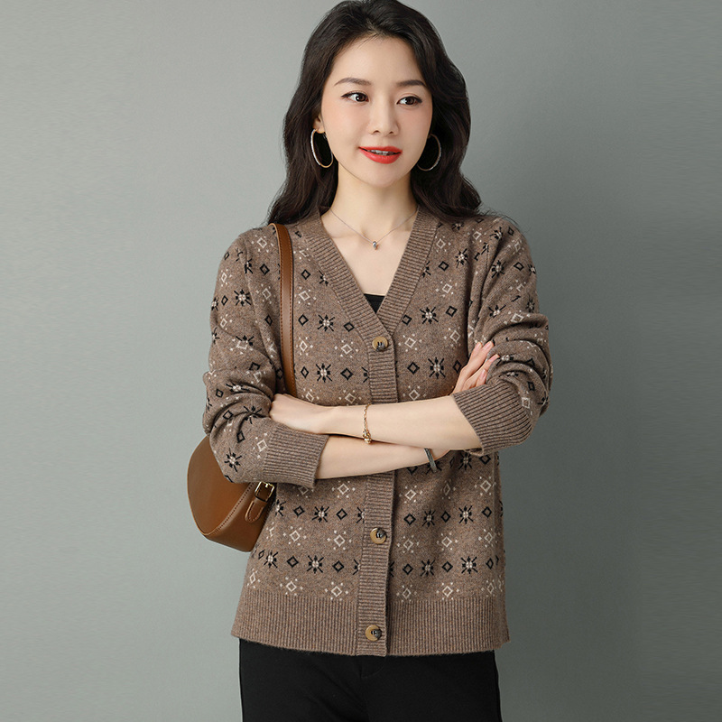 提花色针织开衫女春秋外搭毛衣2022年新款中年妈妈外套女短款披肩