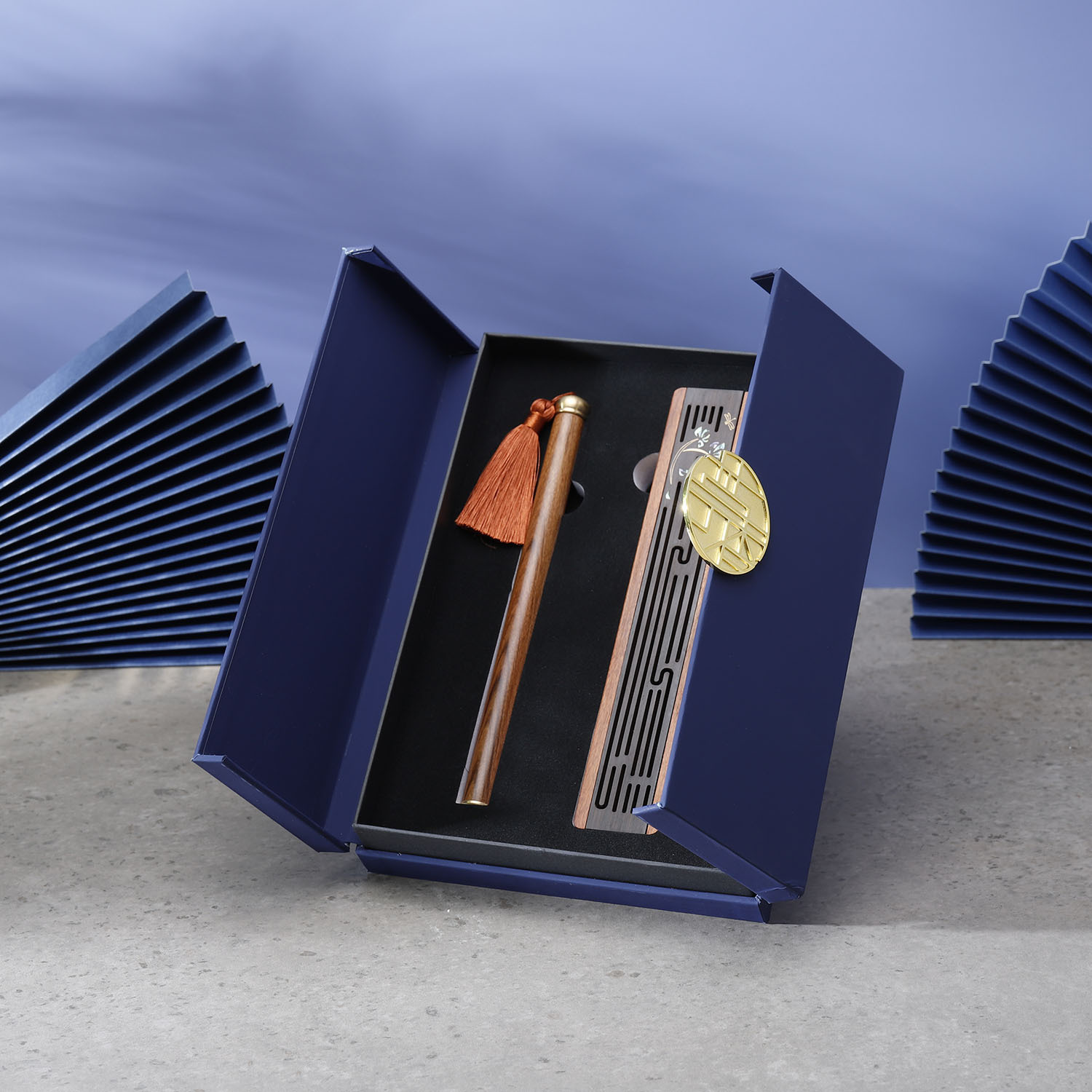 新品销售香熏炉复古镂空中式线香盒莞香花开木质香薰炉精装版