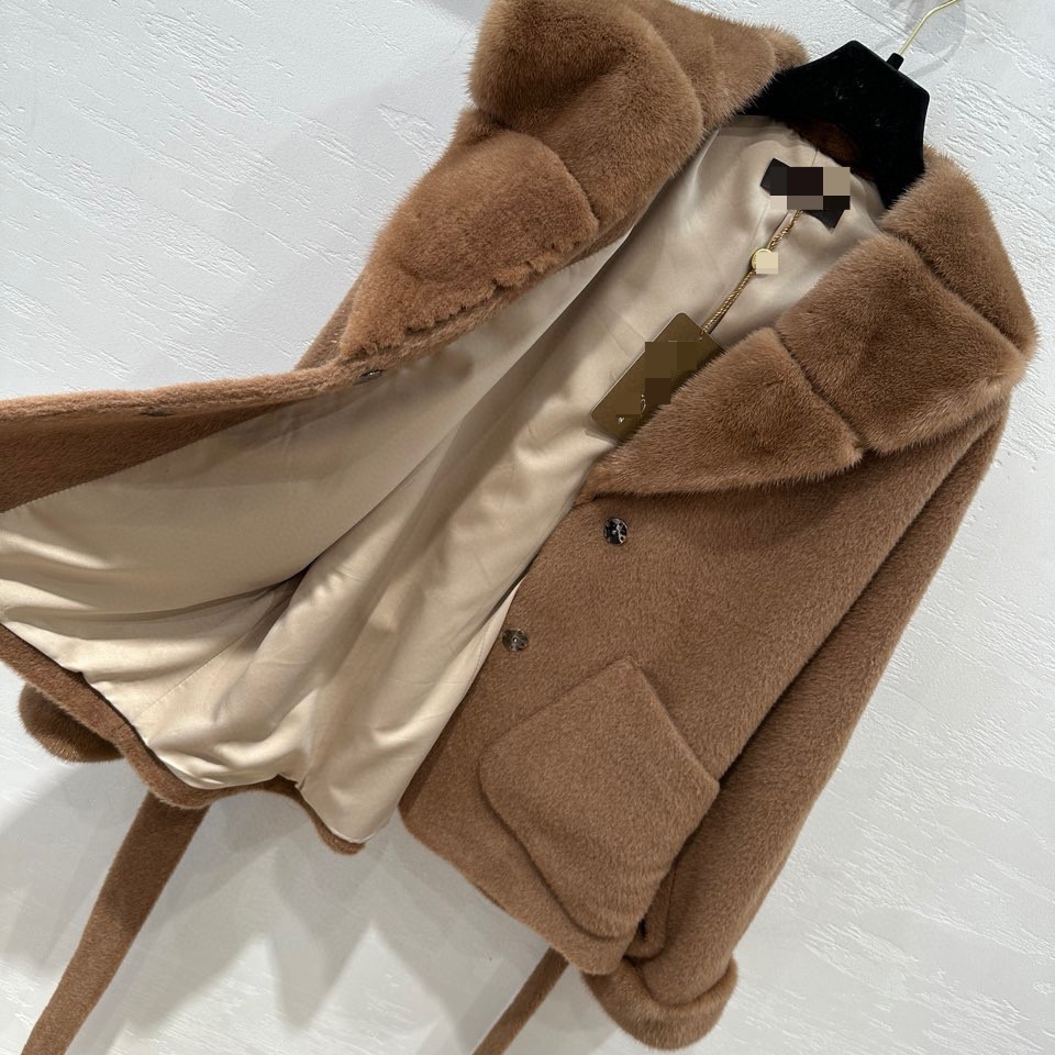 骆马绒大衣进口丹麦小母貂领水貂袖口常规配腰带立体剪裁皮草外套
