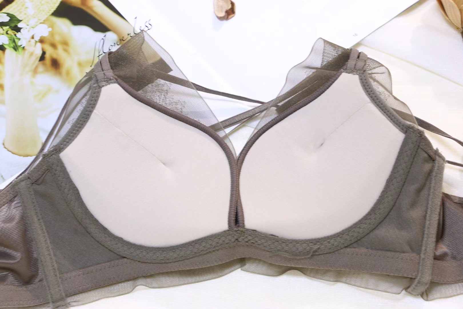 6987无钢圈轻透网纱性感内衣 小胸聚拢侧收调整型文胸套装