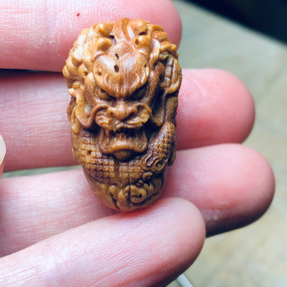 桃核雕手串