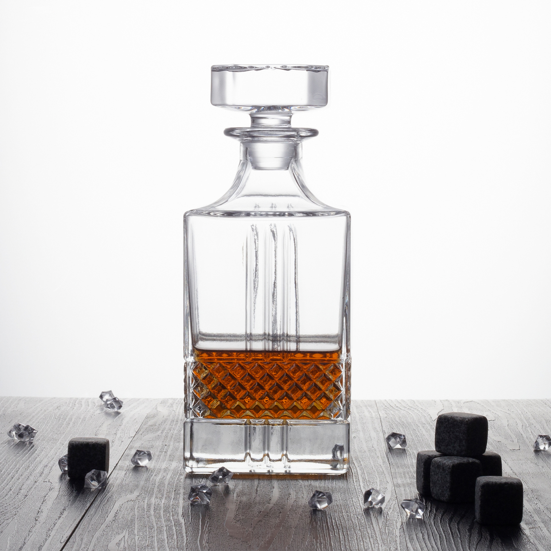 750ml玻璃洋酒瓶 玻璃洋酒瓶 威士忌酒樽 方形带花纹威士忌醒酒器
