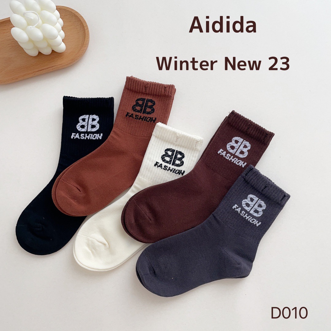 爱嘀嗒儿童袜子冬季新款字母深色男童中筒袜百搭韩版潮流高筒棉袜