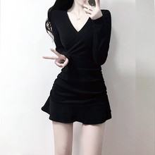 春秋黑色连衣裙高级感穿搭小个子显高短裙修身长袖赫本风小黑裙
