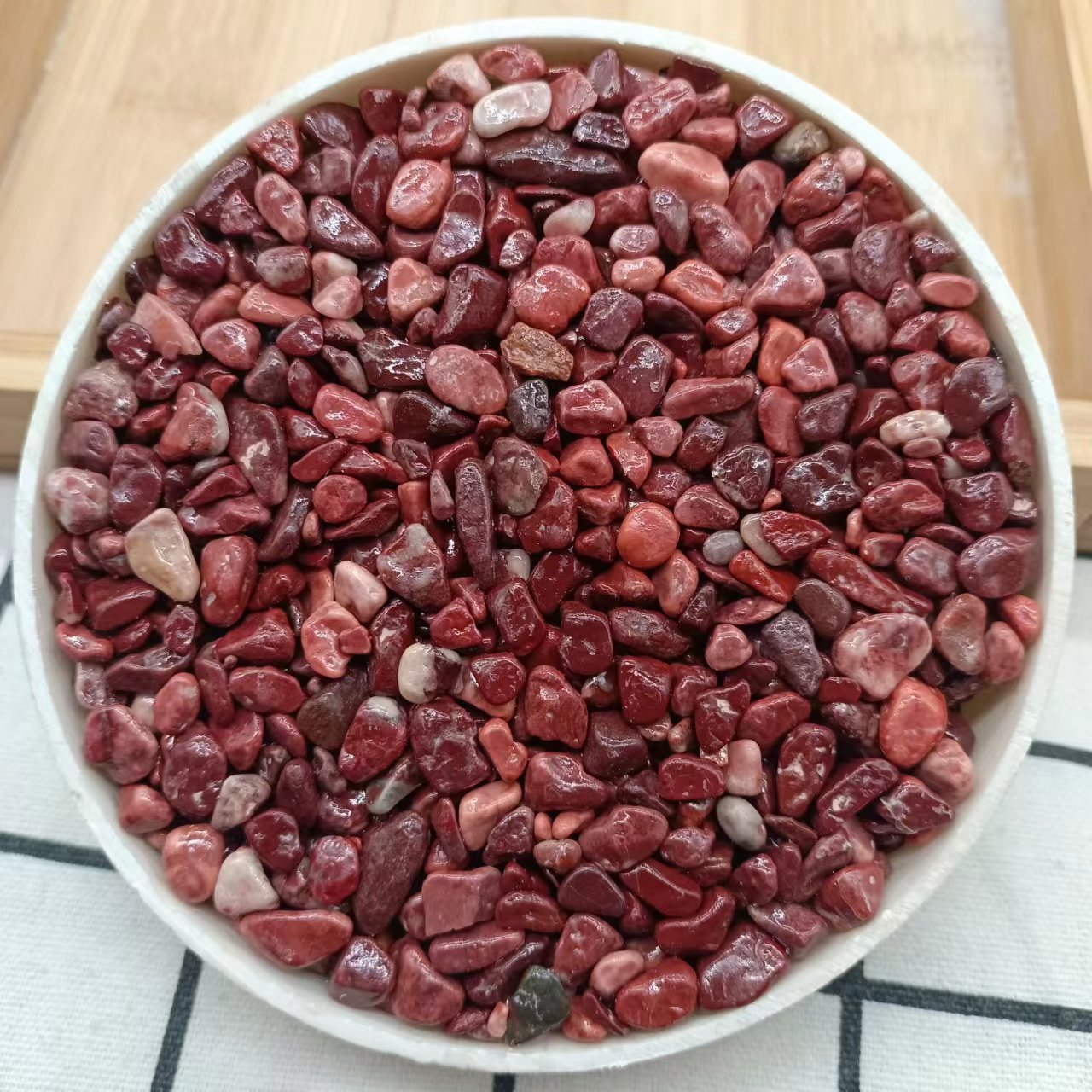 厂家批发红石子 鸡血红 胭脂红胶黏石 透水地坪骨料水磨石红石子