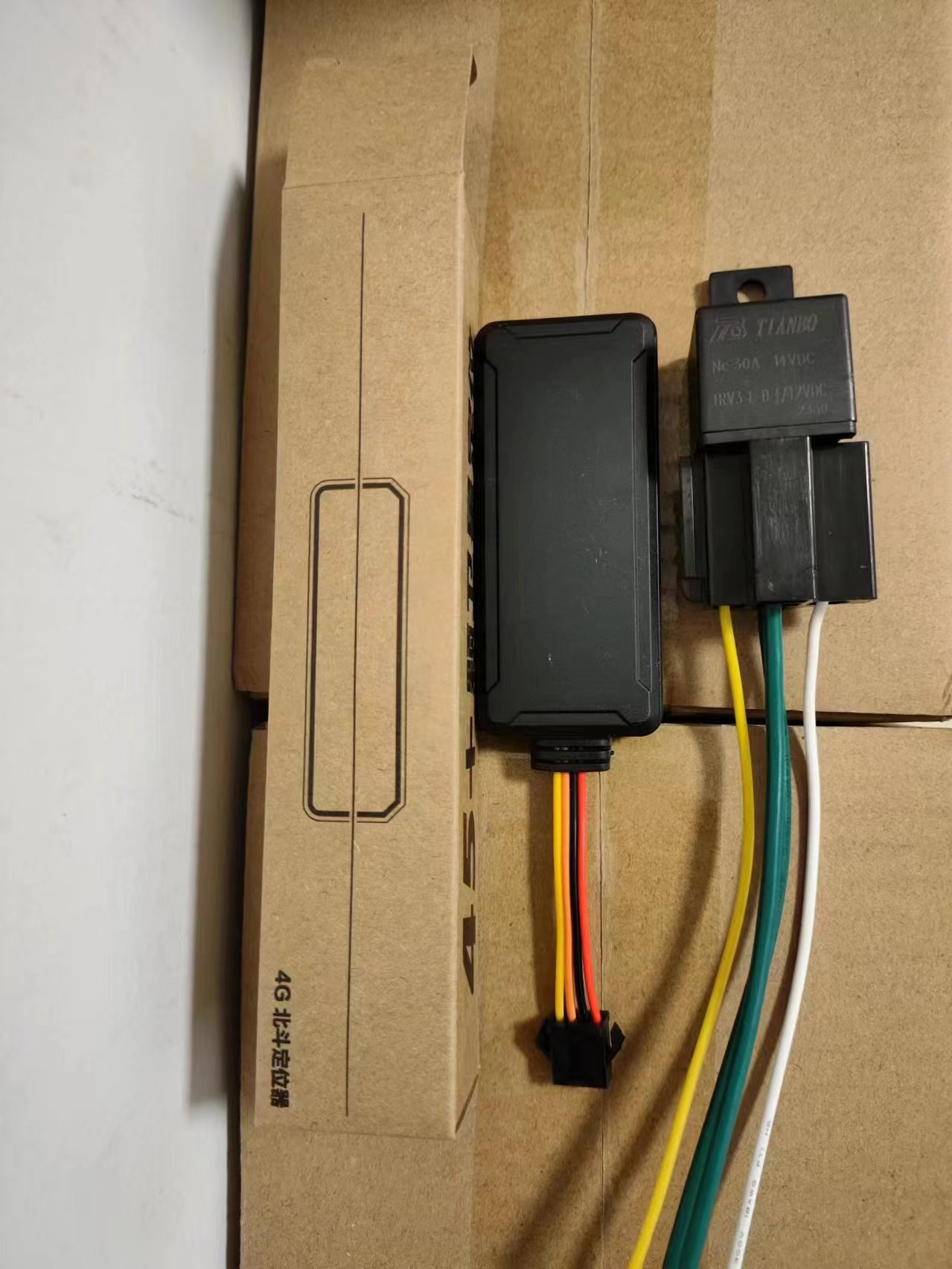 汽车gps定位器 4g定位仪全网通定位器追踪器防丢防盗定位仪电动车