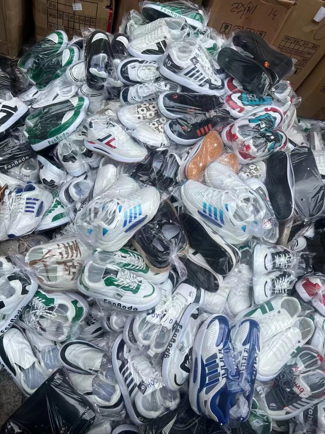 地摊鞋批发库存鞋处理鞋品牌尾货鞋断码鞋子批发大量地摊货源男鞋