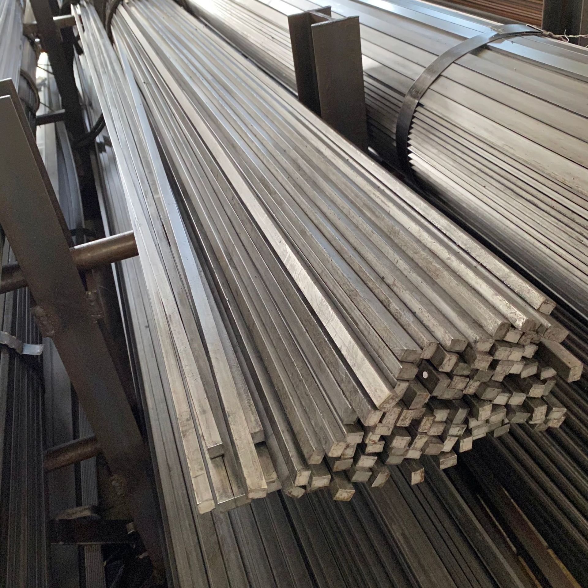 现货供应40cr冷拉圆钢 棒材40cr冷拉扁铁 高精密40cr方钢规格齐全